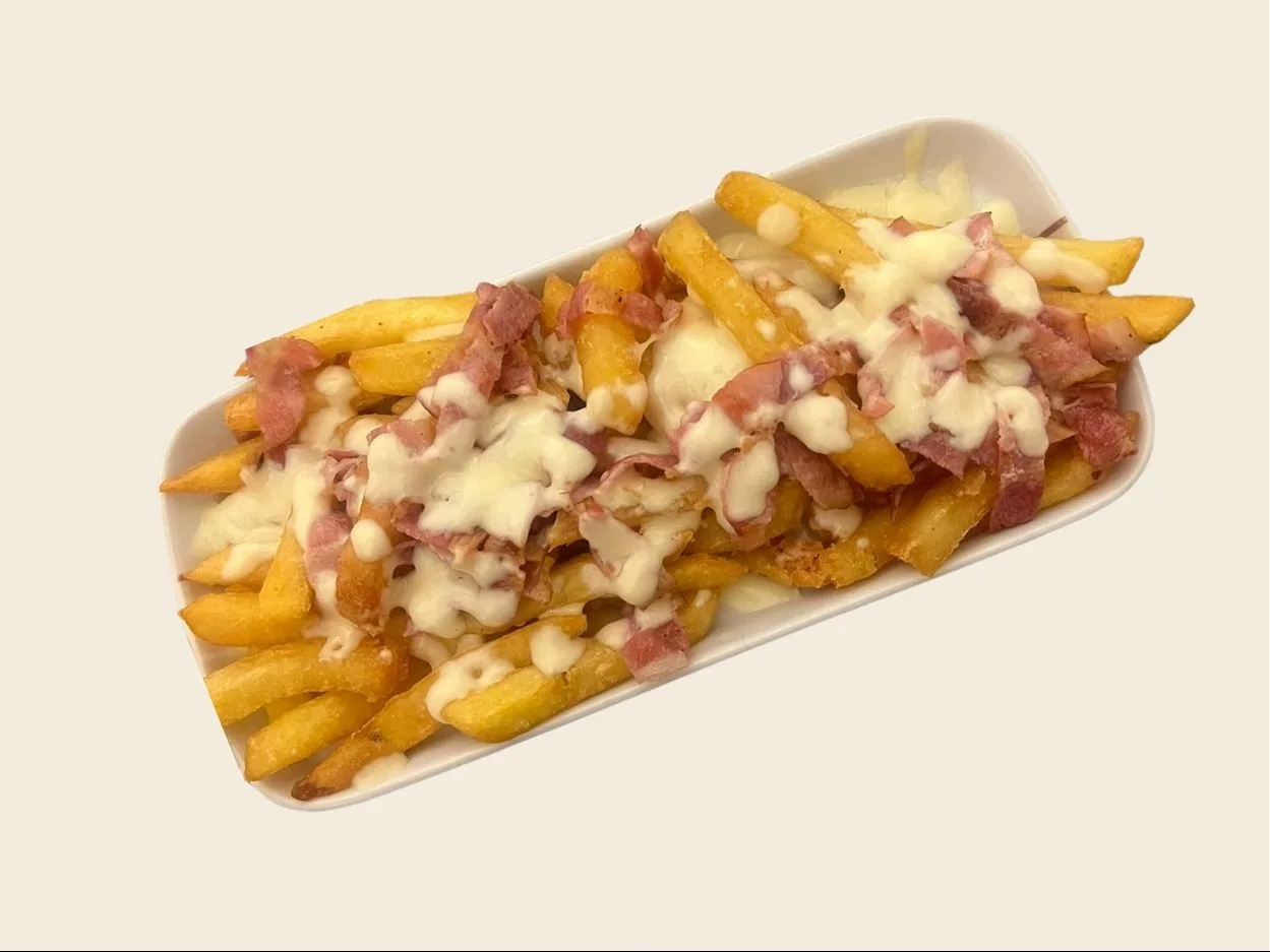 Pommes mit Käse & Bacon